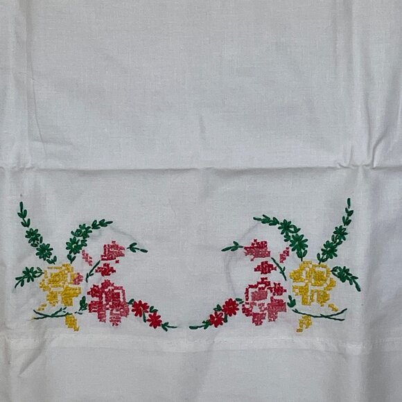 Vintage Pillowcase Embroidered Cross Stitch Roses - Picture 2 of 4